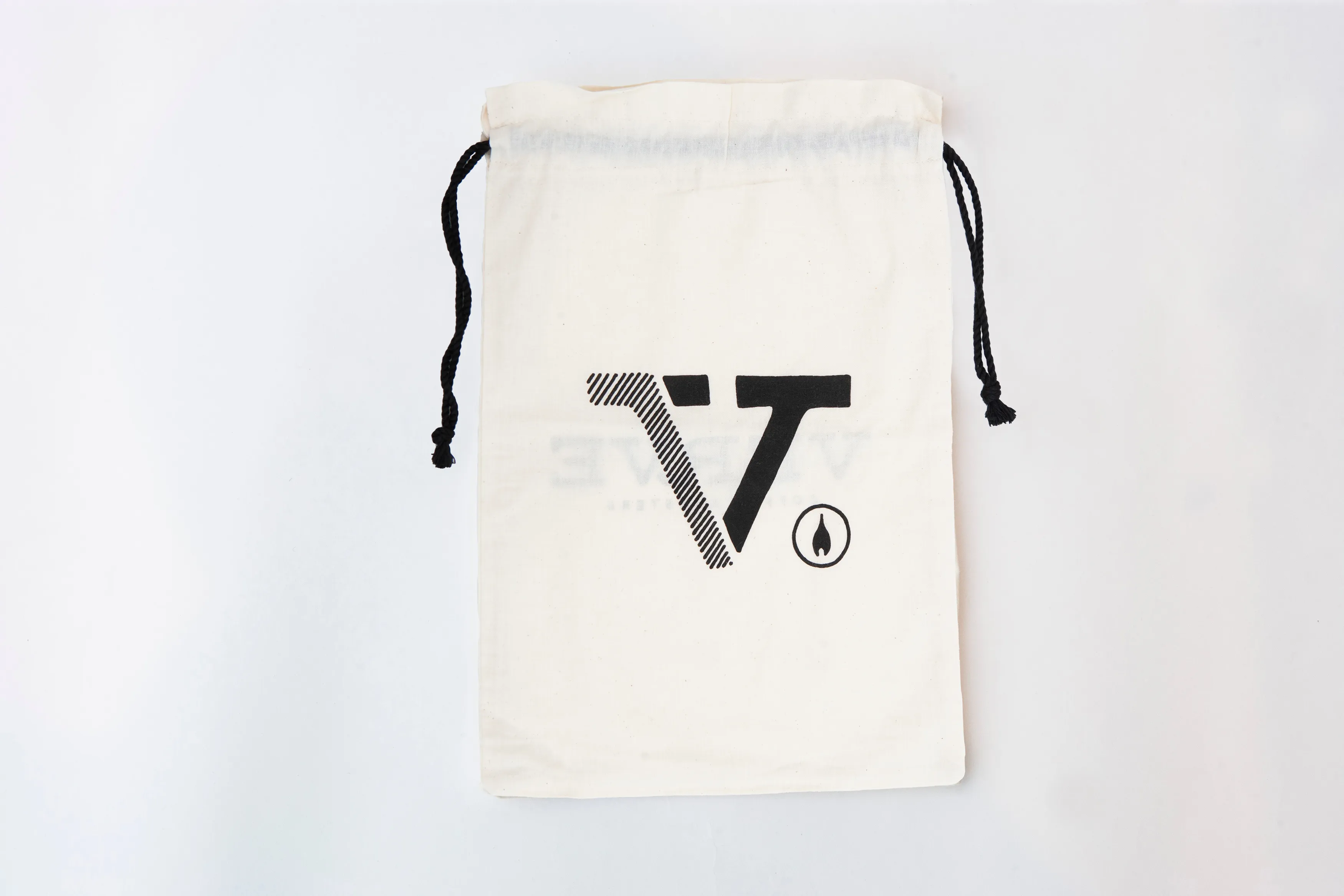 pouch - V LOGO