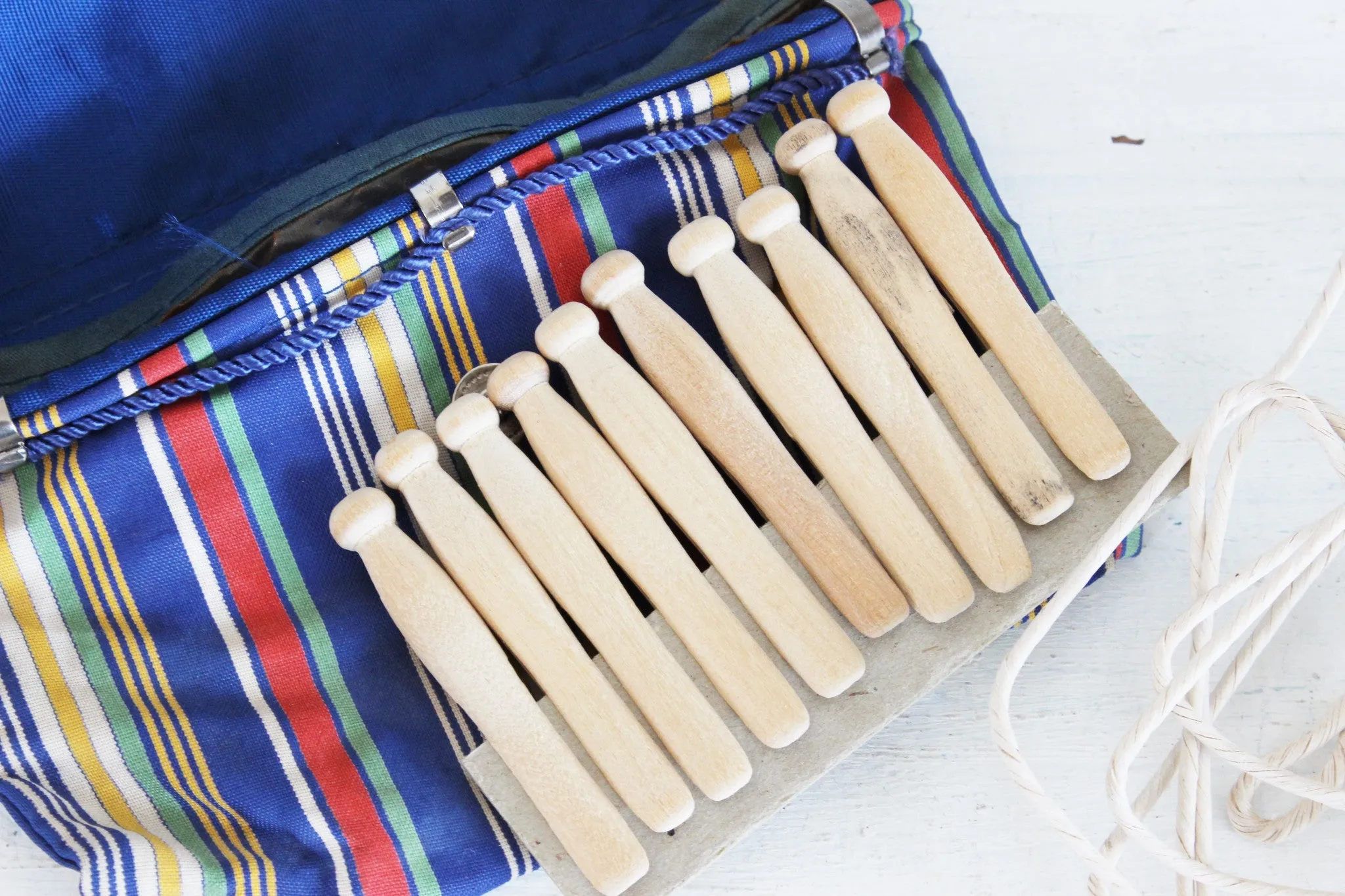 Vintage 1940s Travel Laundry Line / Wooden Clothes Pins